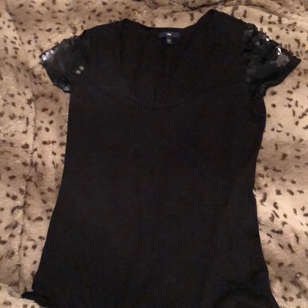 Black basic tee with sequins! - Picture 2 of 4